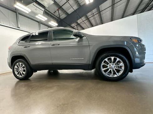Used 2021 Jeep Cherokee Latitude Lux AWD/4WD image 3