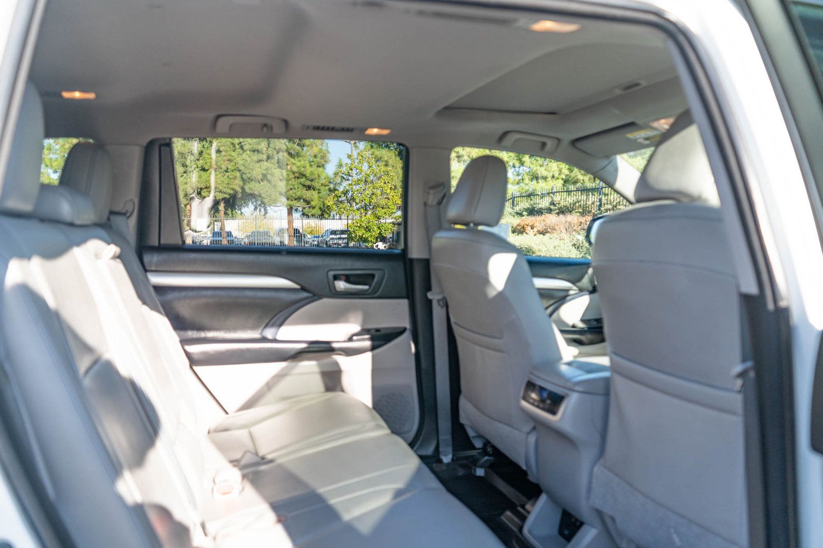 Used 2018 Toyota Highlander XLE FWD image 20