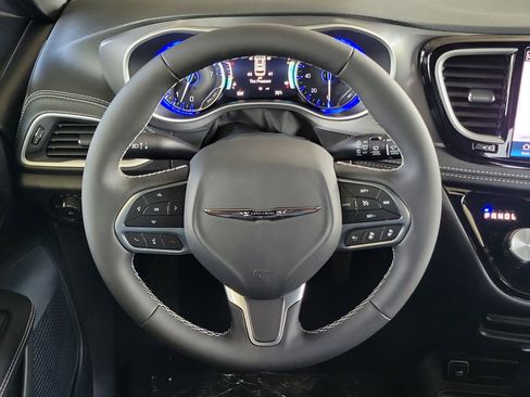 New 2026 Chrysler Pacifica Select FWD image 21