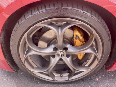 Used 2017 Alfa Romeo Giulia Ti w/ TI 19" Sport Package RWD image 33