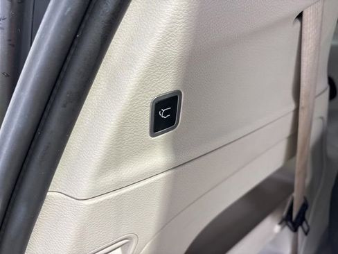 Used 2023 Chrysler Pacifica Touring-L FWD image 34