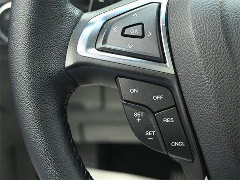 Certified 2022 Ford Edge Titanium w/ Class II Trailer Tow Package image 12