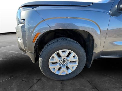 Used 2022 Nissan Frontier SV image 14