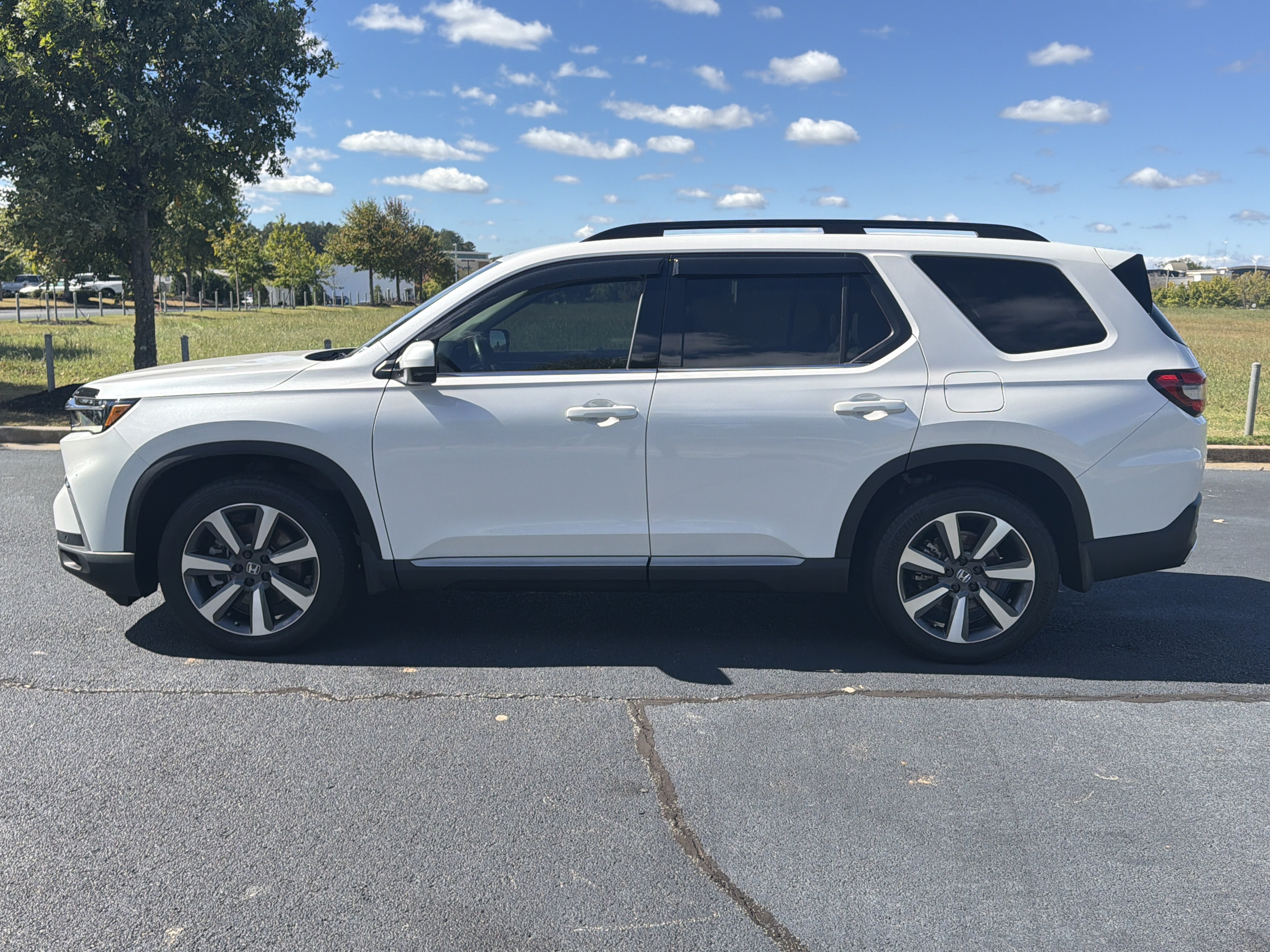 Certified 2025 Honda Pilot Touring image 6