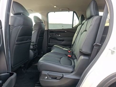 Used 2025 Honda Pilot EX-L image 10