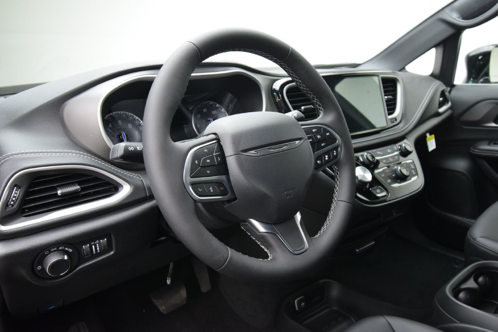 New 2027 Chrysler Pacifica Select w/ Family Tech Group FWD image 38