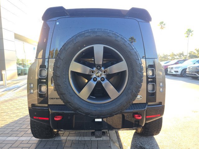 Used 2023 Land Rover Defender 110 X AWD/4WD image 4