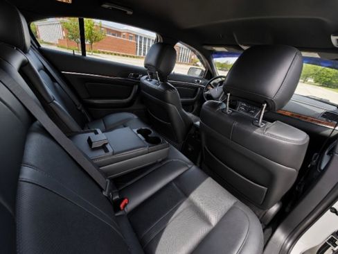 Used 2013 Lincoln MKS FWD image 9