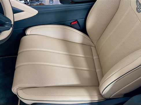 Certified 2025 Bentley Bentayga AWD/4WD image 19