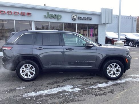 Certified 2023 Jeep Grand Cherokee Limited image 3