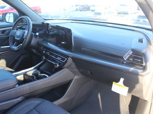 New 2026 Chevrolet Traverse LT image 14