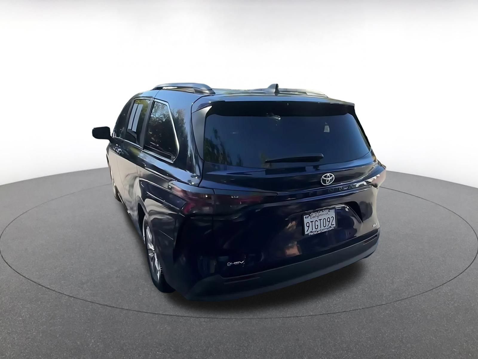 Used 2025 Toyota Sienna XLE FWD image 10