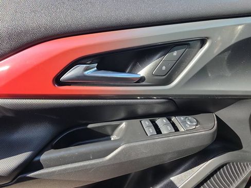 Used 2025 Chevrolet Equinox EV RS FWD image 23