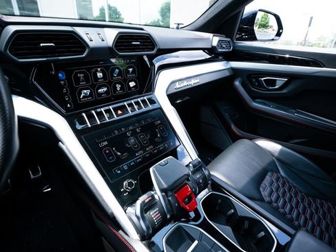 Used 2021 Lamborghini Urus AWD/4WD image 39