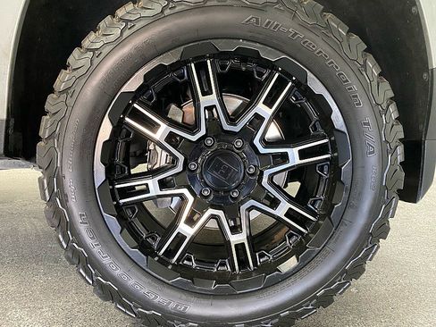 Used 2023 Chevrolet Colorado W/T image 26