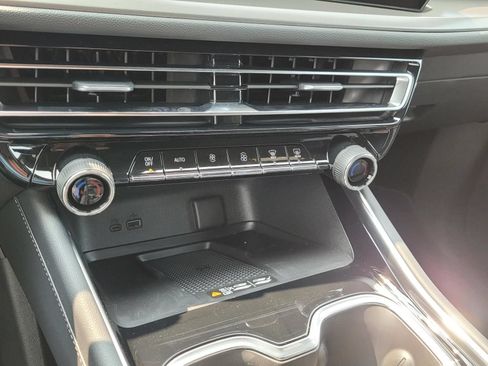 New 2026 Chevrolet Traverse LT w/ Sun and Wheel Package FWD image 21