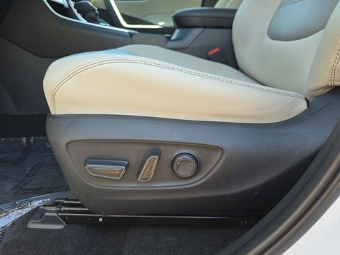 Used 2024 Toyota RAV4 XLE Premium image 31