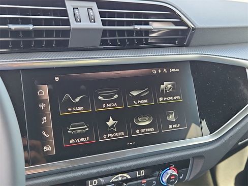 New 2025 Audi Q3 2.0T Premium image 25