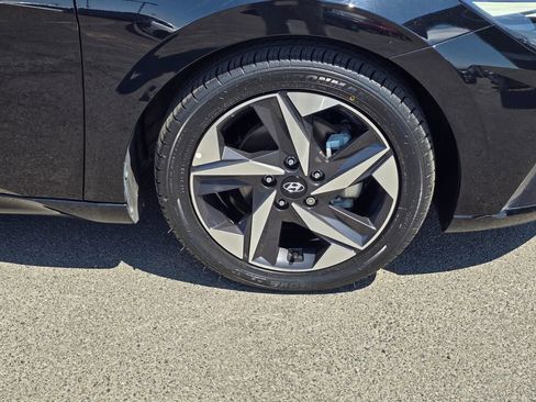 Used 2022 Hyundai Elantra Limited w/ Cargo Package image 11