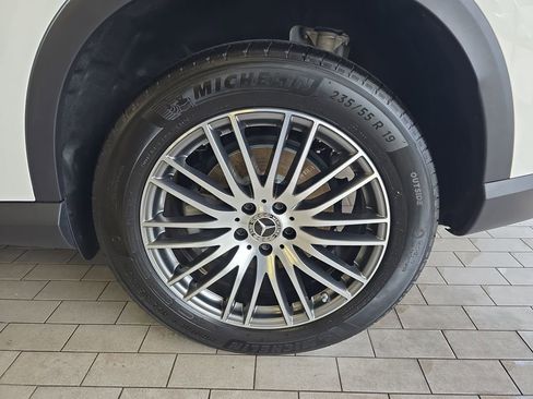 Used 2025 Mercedes-Benz GLC 300 image 34