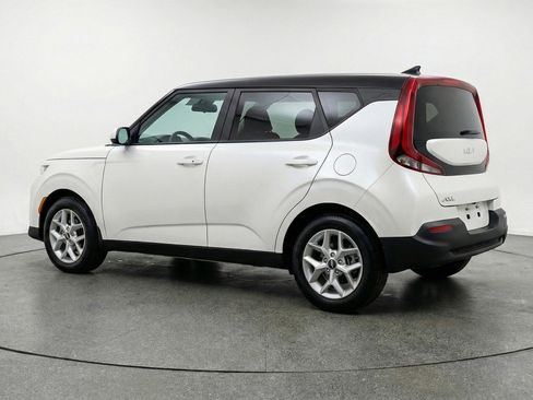 Used 2025 Kia Soul LX w/ LX Technology Package image 6