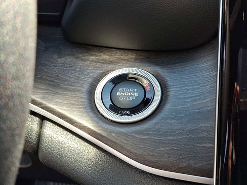 New 2025 Jeep Grand Cherokee Limited w/ Black Appearance Package image 17