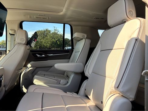 Used 2024 GMC Yukon XL Denali w/ Denali Reserve Package image 22
