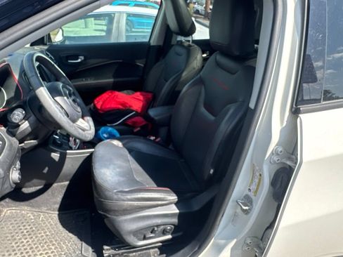 Used 2018 Jeep Compass Trailhawk w/ Leather Interior Group AWD/4WD image 13