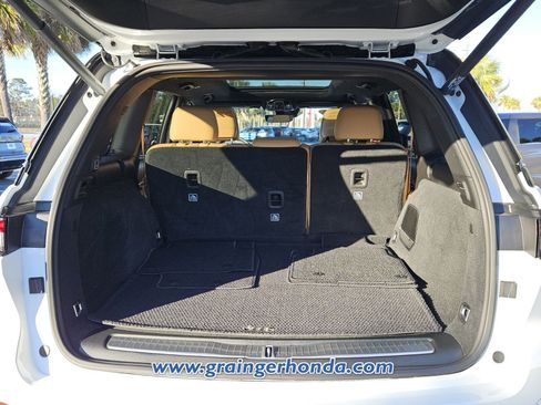 Used 2024 Jeep Grand Cherokee Summit w/ Luxury Tech Group V image 13