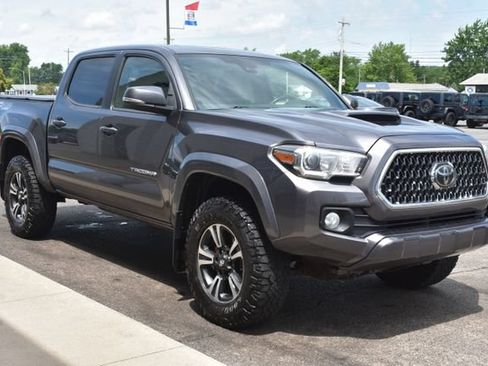 Used 2018 Toyota Tacoma SR5 AWD/4WD image 13