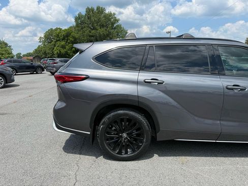 Used 2023 Toyota Highlander XSE FWD image 45