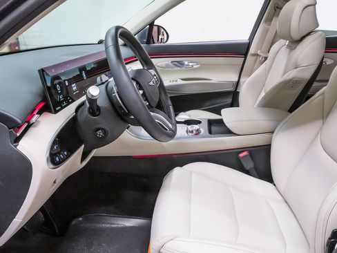 Certified 2026 Genesis GV70 2.5T Select AWD/4WD image 9