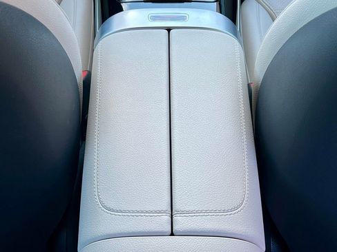 Used 2024 Mercedes-Benz C 300 4MATIC Sedan image 19