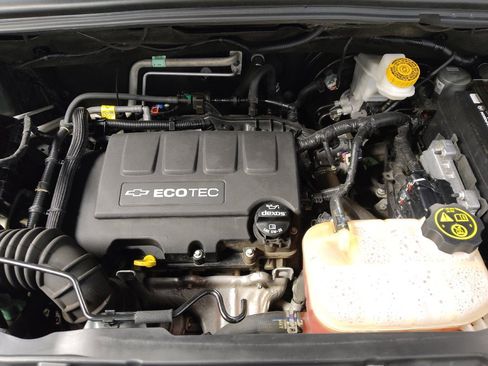 Used 2020 Chevrolet Trax LT w/ LT Convenience Package image 30