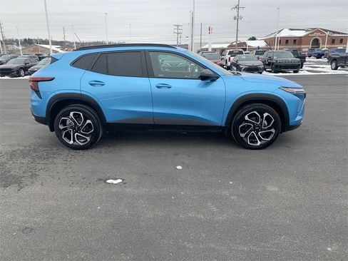 Used 2025 Chevrolet Trax RS w/ Driver Confidence Package image 9