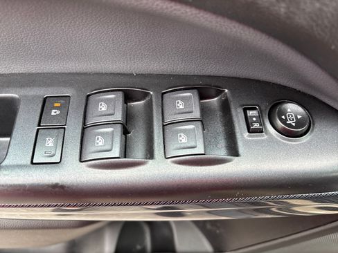 Used 2022 Chevrolet Colorado Z71 AWD/4WD image 16