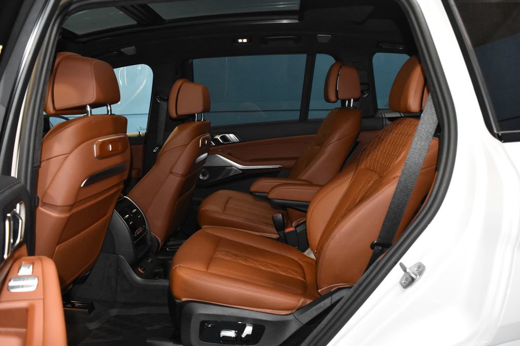 Used 2025 BMW X7 M60i AWD/4WD image 21