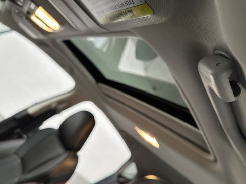 Used 2020 Subaru Crosstrek 2.0i Limited w/ Moonroof Package w/Navigation AWD/4WD image 19