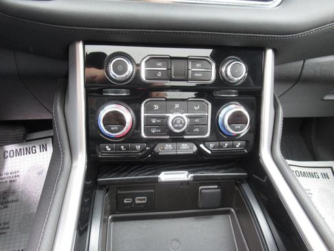 Used 2024 GMC Yukon Denali AWD/4WD image 33