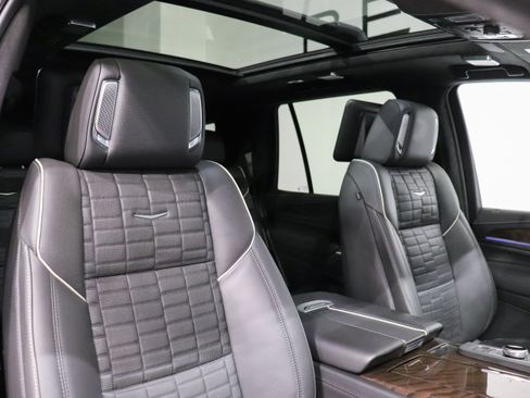 Certified 2023 Cadillac Escalade Sport Platinum w/ LPO, ONYX Package image 16