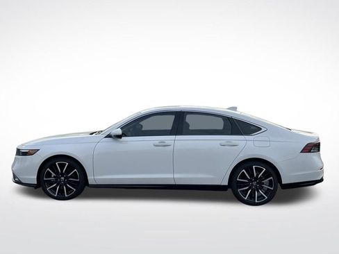 Used 2025 Honda Accord Touring image 2