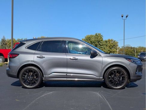 Used 2023 Ford Escape ST-Line Elite w/ Premium Technology Package AWD/4WD image 9