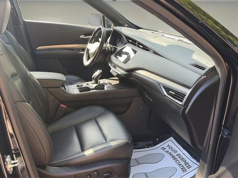 Used 2020 Cadillac XT4 Premium Luxury w/ Driver Awareness Package AWD/4WD image 9