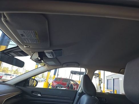 Used 2025 Nissan Altima 2.5 SV FWD image 9