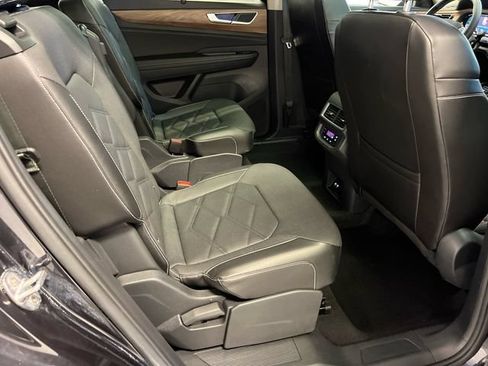 Certified 2024 Volkswagen Atlas SE FWD image 13