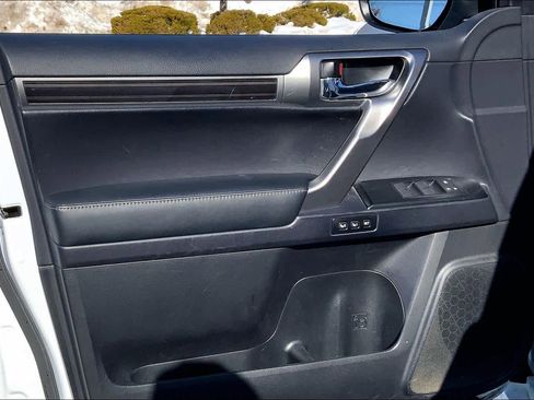 Used 2022 Lexus GX 460 Premium w/ Premium Package image 22