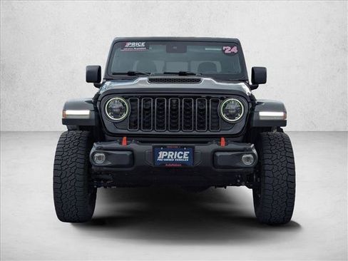 Used 2024 Jeep Gladiator Mojave w/ Technology Group AWD/4WD image 2