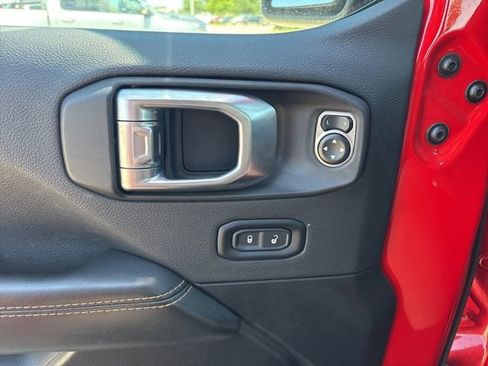 Used 2024 Jeep Wrangler Unlimited Sahara AWD/4WD image 13