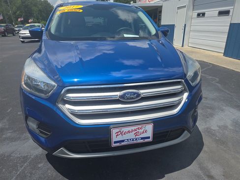 Used 2017 Ford Escape SE AWD/4WD image 2