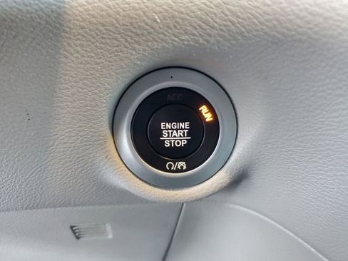 Used 2024 Chrysler Pacifica Touring-L image 24